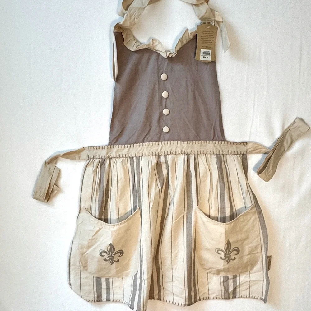 Apron from Sur La Table. Fleur de Lis